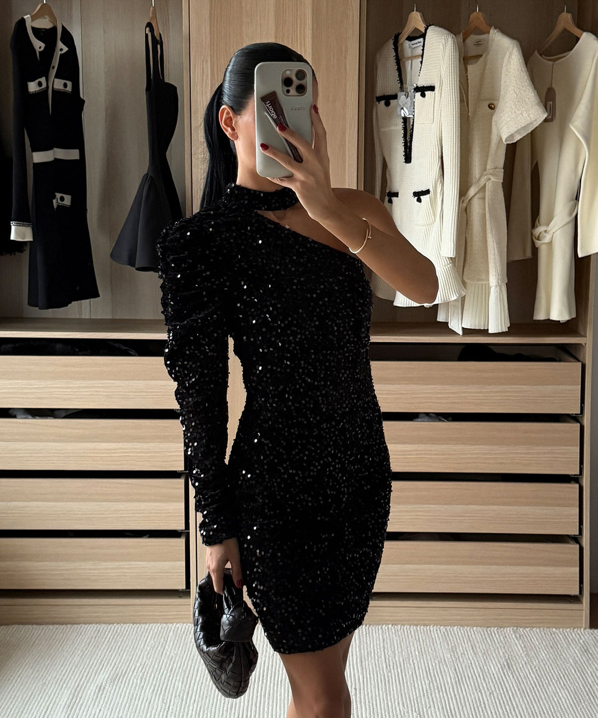 Kleid Taliya in Schwarz - kurz, mit Pailletten, Farbe: Schwarz, Ansicht 8