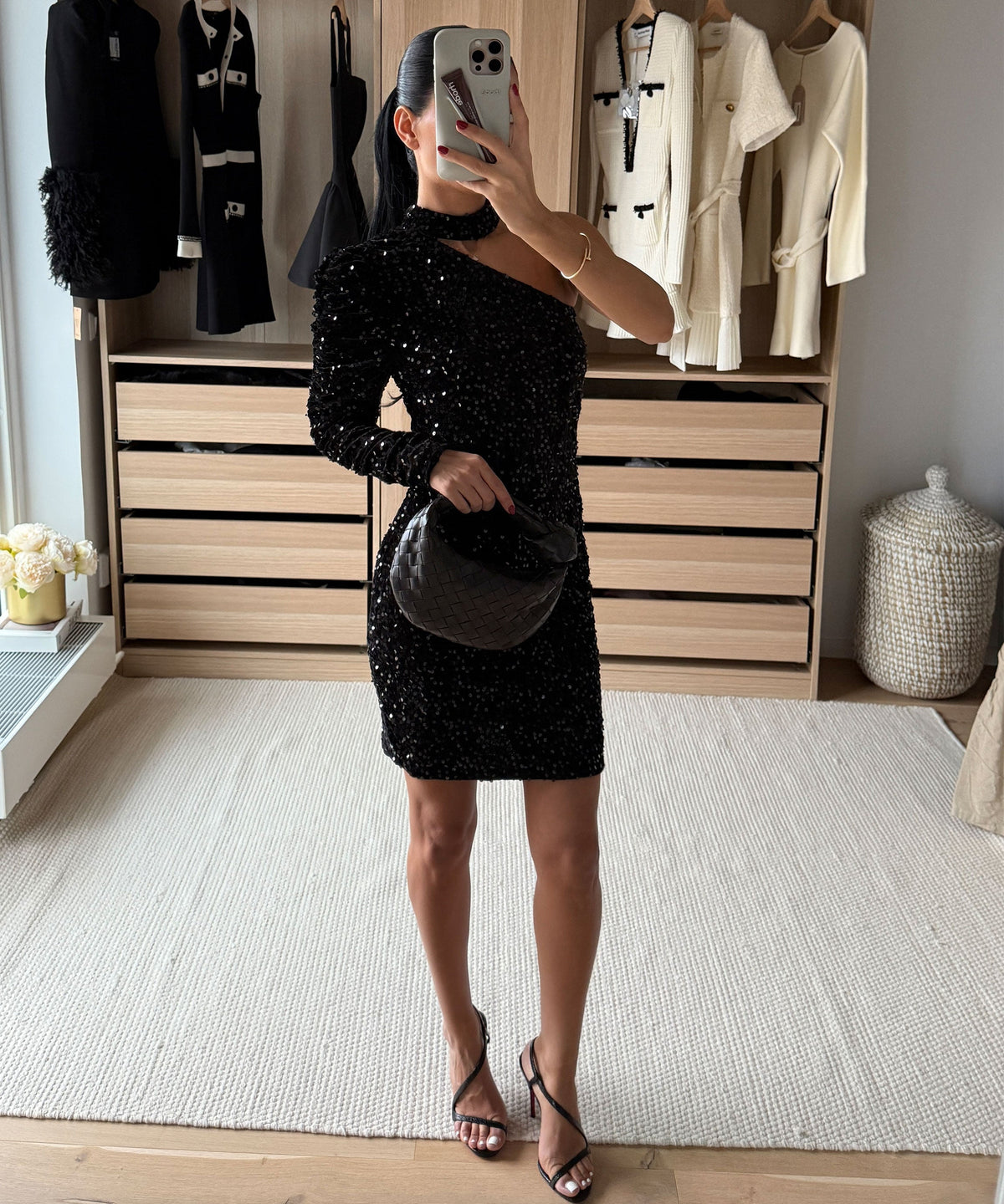 Kleid Taliya in Schwarz - kurz, mit Pailletten, Farbe: Schwarz, Ansicht 4