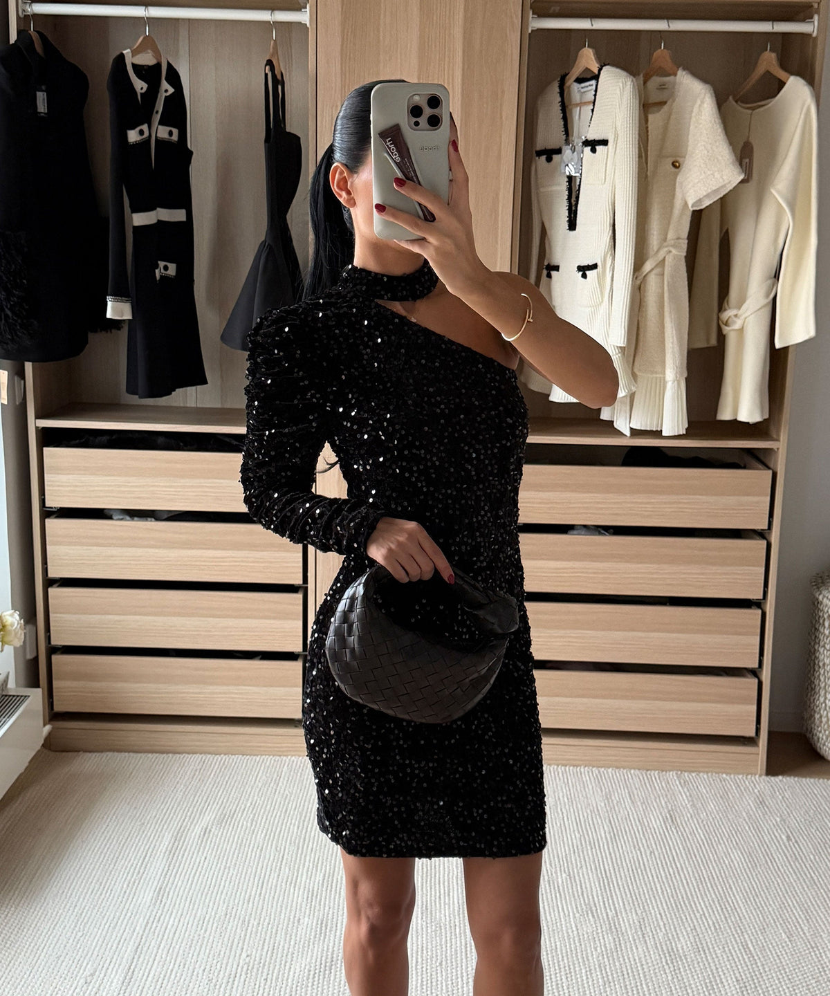 Kleid Taliya in Schwarz - kurz, mit Pailletten, Farbe: Schwarz, Ansicht 7
