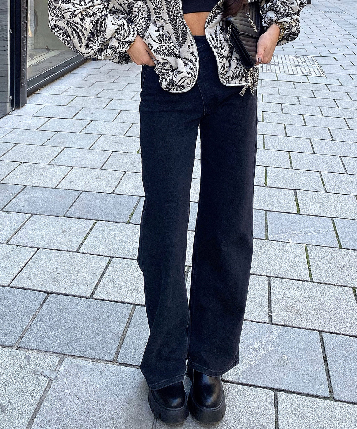 Jeans Galia in Schwarz - Straight-Leg in Denim-Optik, Farbe: Schwarz, Ansicht 9