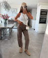 Jeans Leava in Taupe - Mom-Schnitt in Denim-Optik, Farbe: Taupe, Ansicht 1