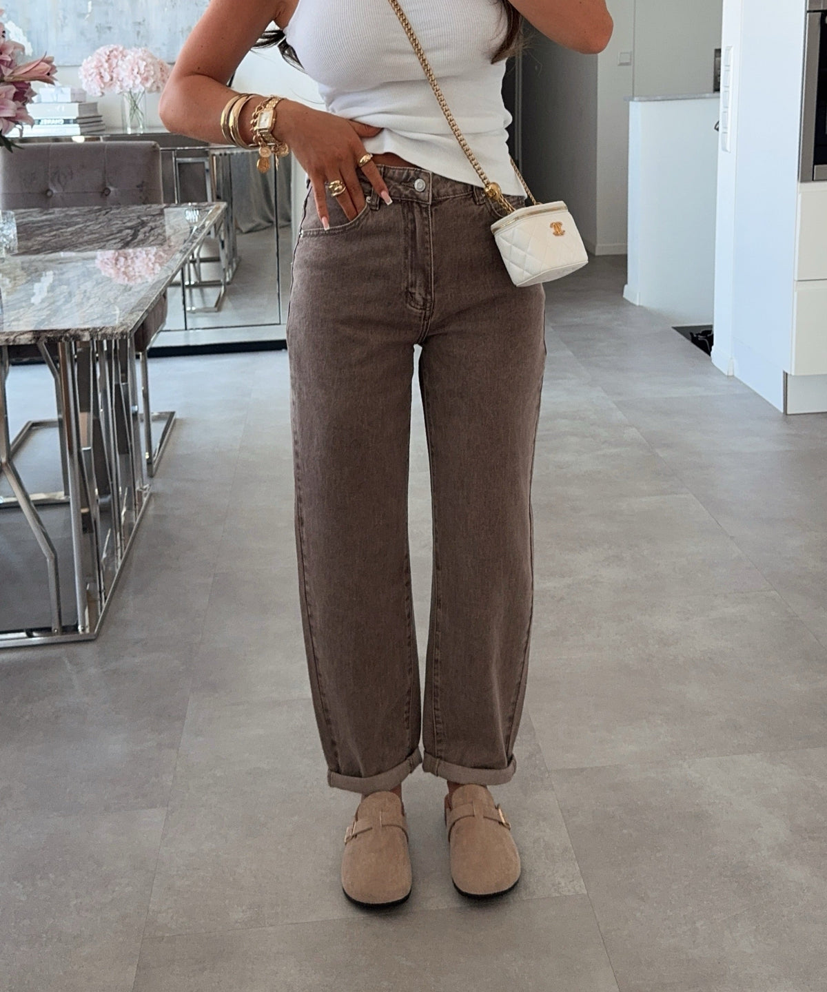 Jeans Leava in Taupe - Mom-Schnitt in Denim-Optik, Farbe: Taupe, Ansicht 8