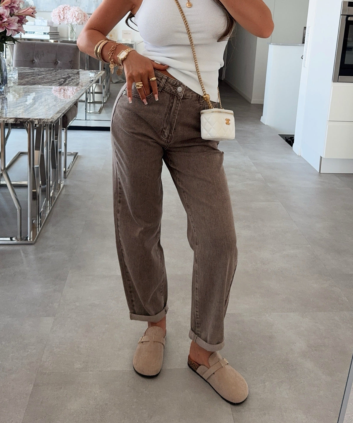 Jeans Leava in Taupe - Mom-Schnitt in Denim-Optik, Farbe: Taupe, Ansicht 6
