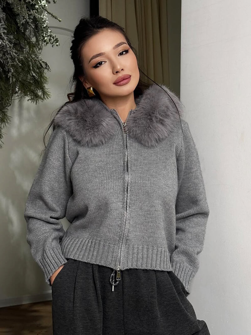 Strickjacke mit Kapuze und Kunstpelzbesatz, Farbe: Grau, Ansicht 5
