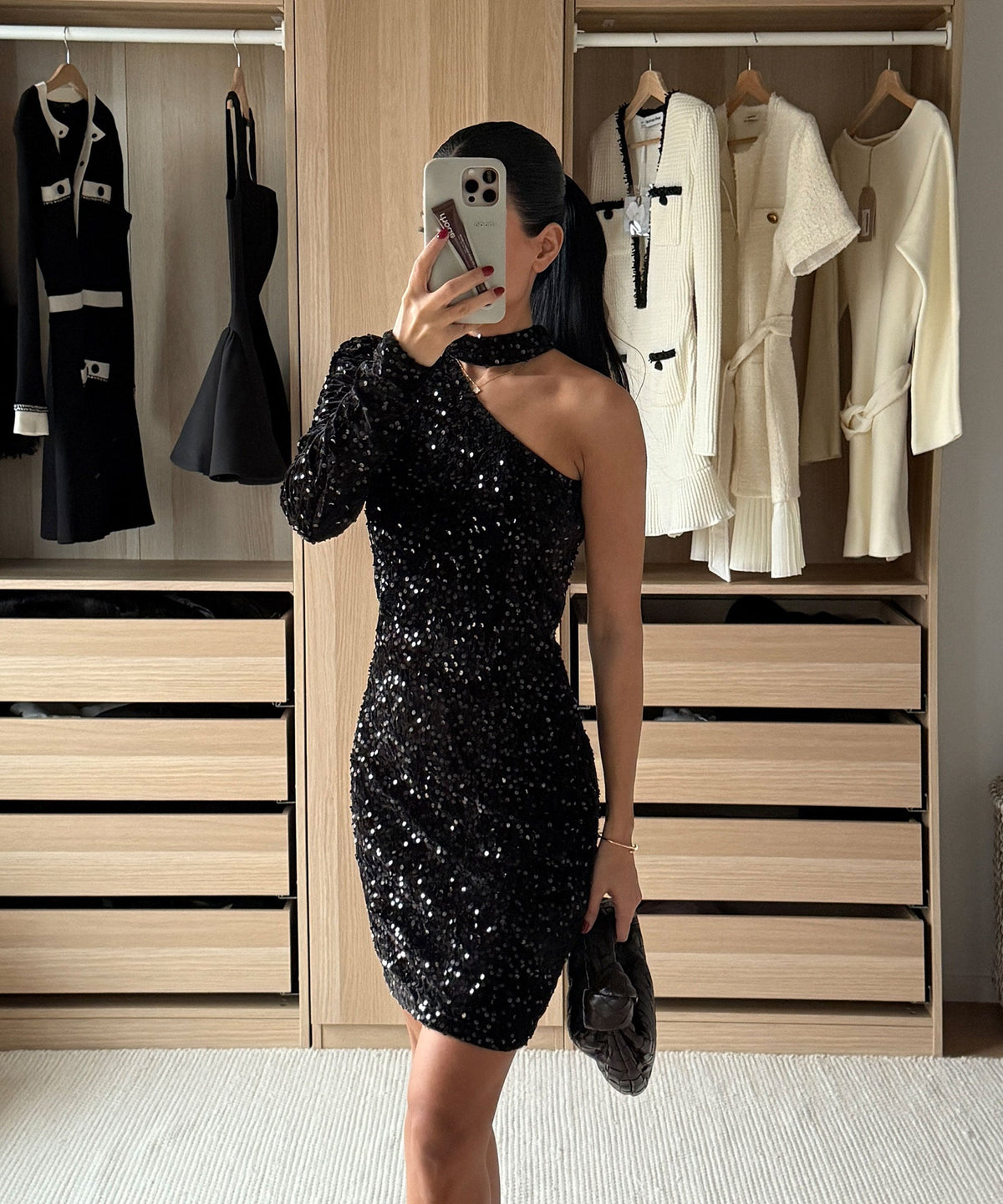 Kleid Taliya in Schwarz - kurz, mit Pailletten, Farbe: Schwarz, Ansicht 3