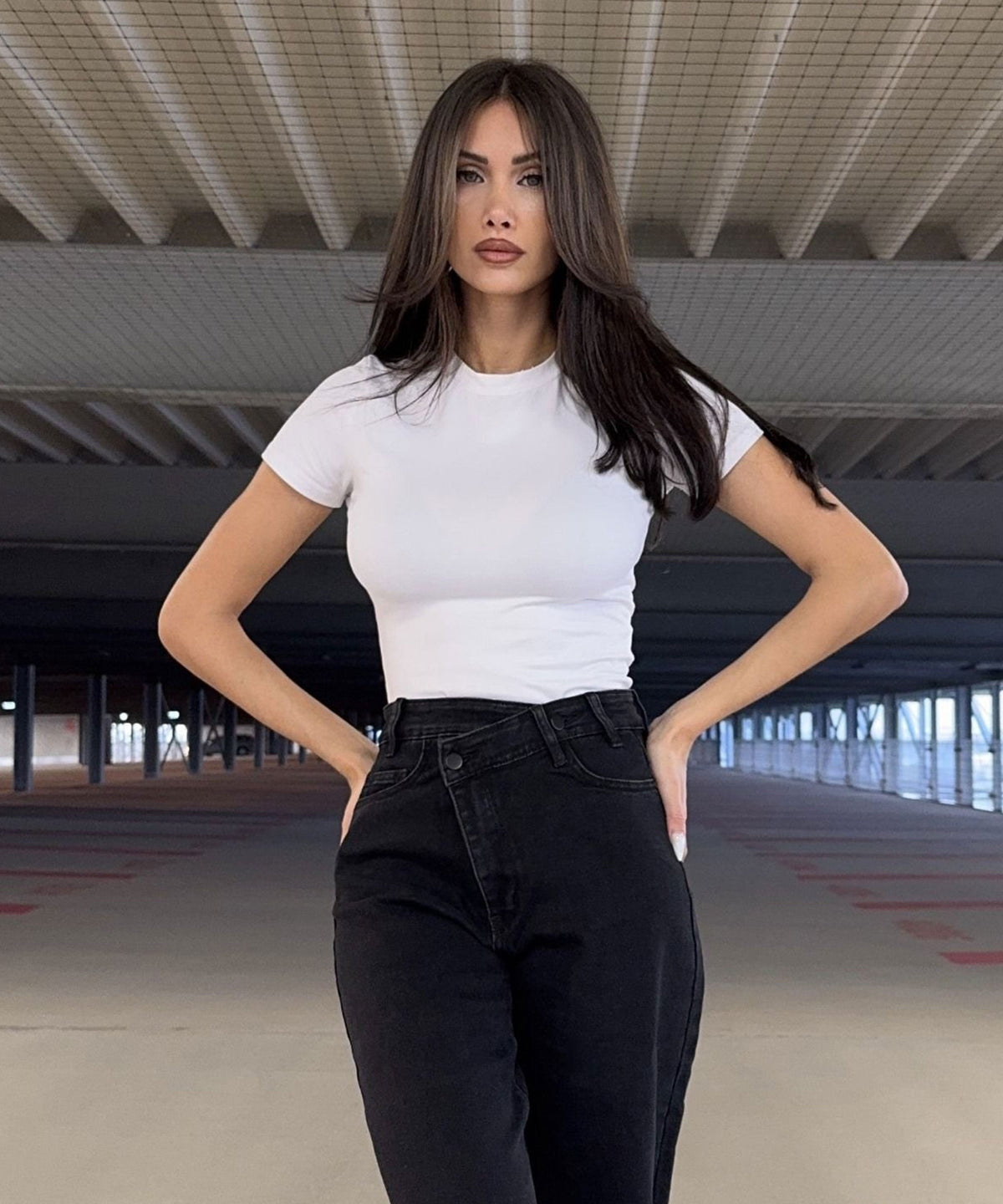 Jeans Galia in Schwarz - Straight-Leg in Denim-Optik, Farbe: Schwarz, Ansicht 4