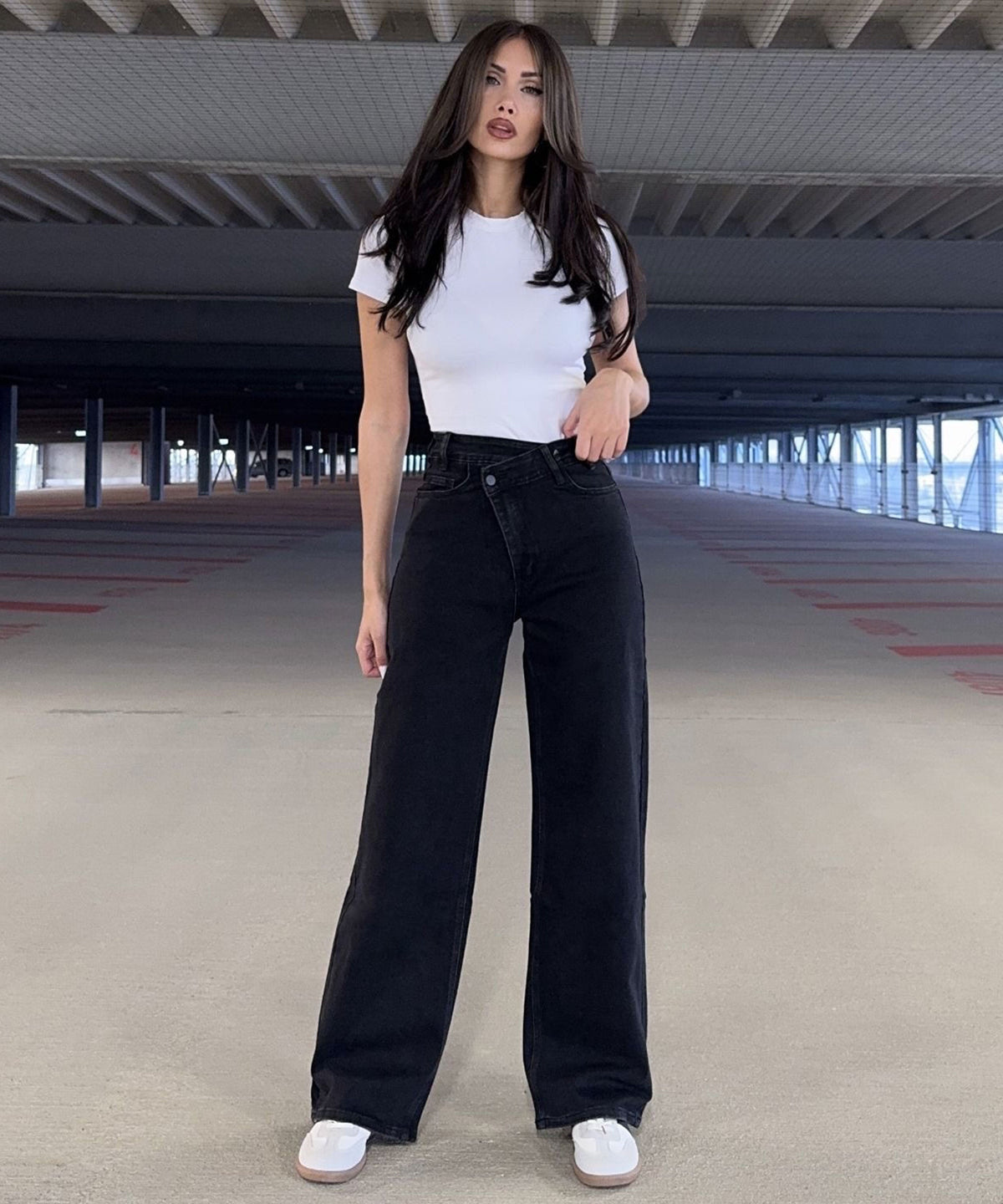 Jeans Galia in Schwarz - Straight-Leg in Denim-Optik, Farbe: Schwarz, Ansicht 5